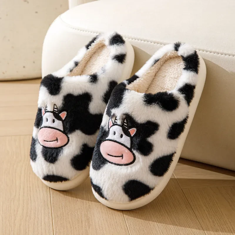 Pantuflas de algodón con diseño de vaca de dibujos animados para interiores, antideslizantes y cálidas para el invierno.