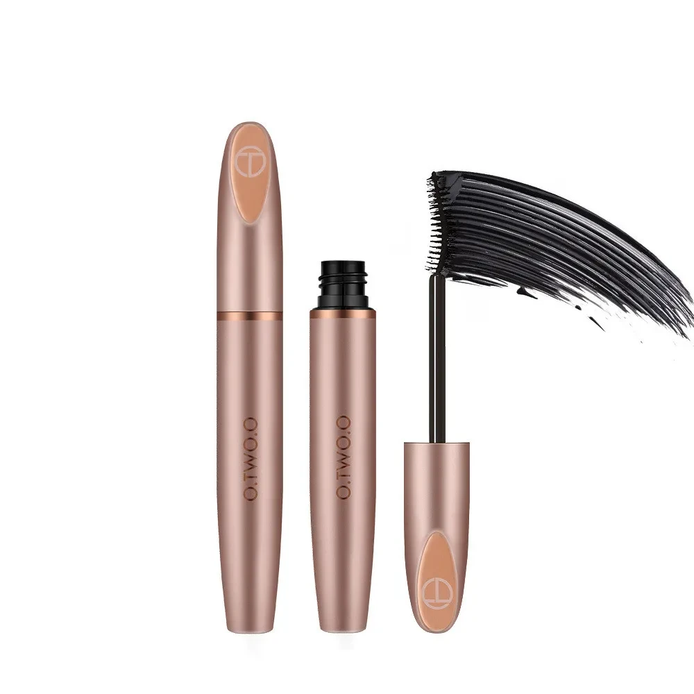 Fiber Eye Black es un delineador de ojos fino, resistente al agua, duradero y sin color.