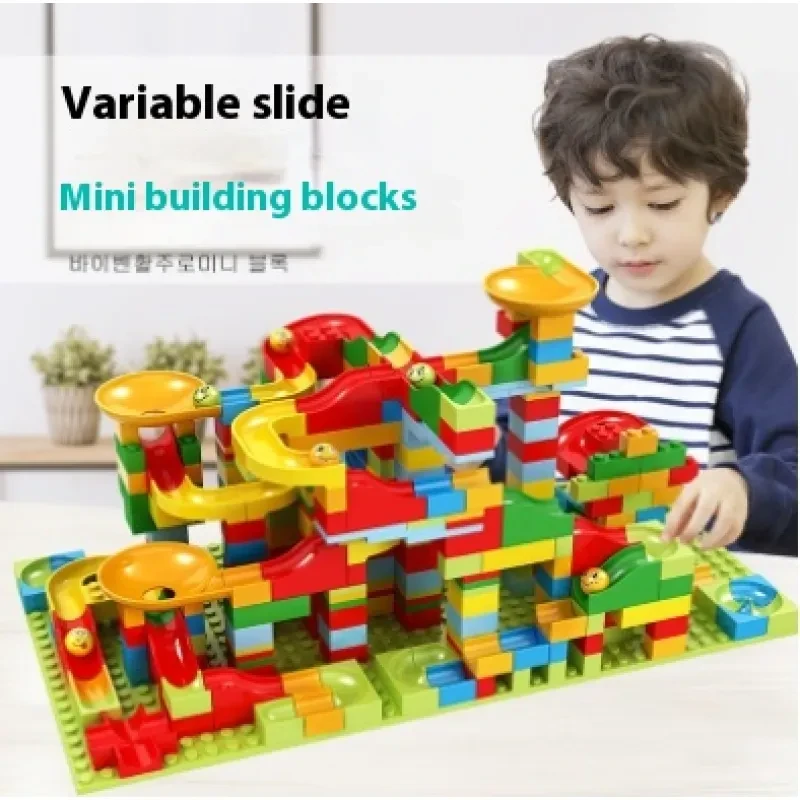 Juego de construcción de tobogán con embudo y bloques pequeños para City Race Run