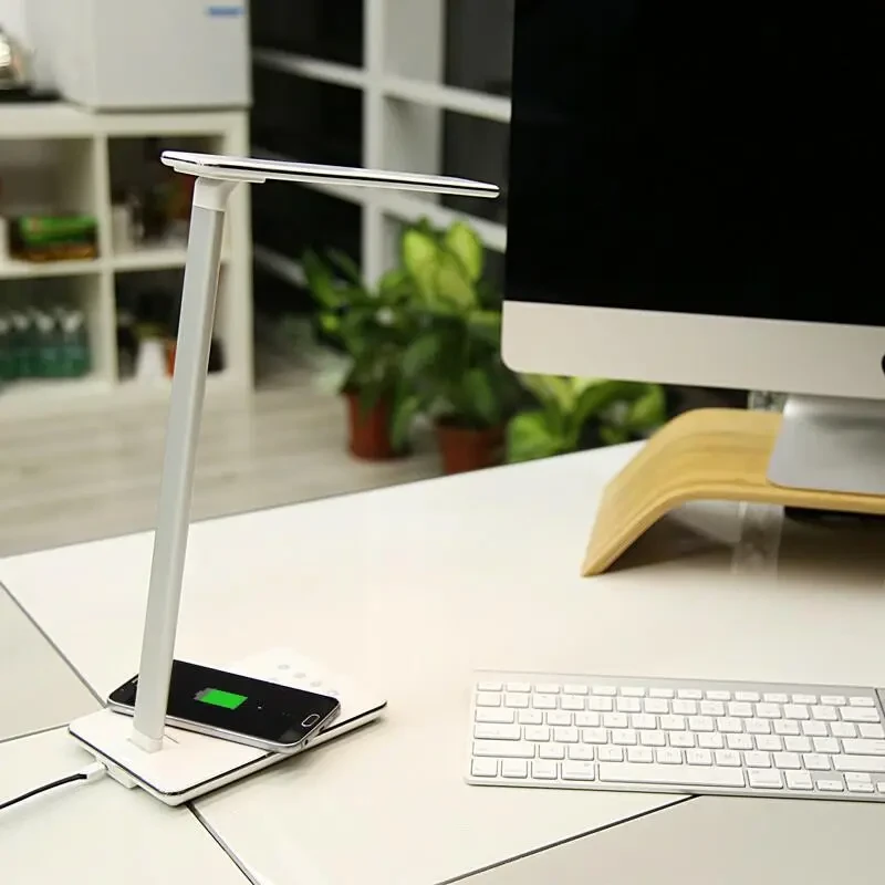 Lámpara de mesa con carga inalámbrica y protección ocular LED