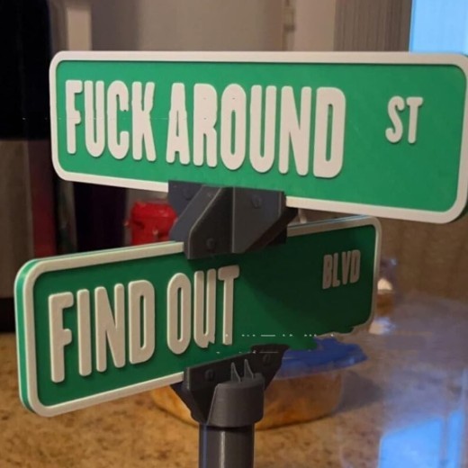 Descubra la decoración de escritorio con letreros de calle