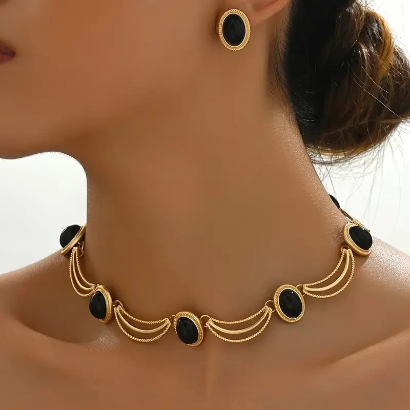 Conjunto de collar y pendientes ovalados negros de estilo vintage