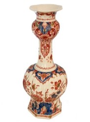 The Early Delph Vase: Showcasing Dutch Craftsmanship and Style