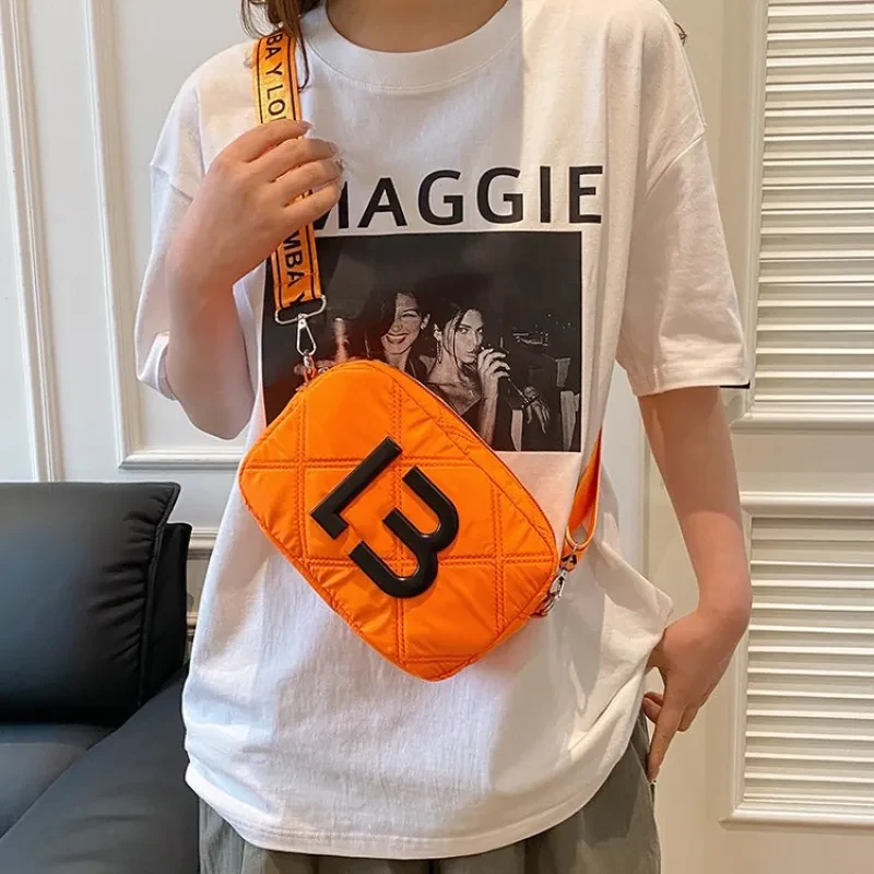 Bolsos pequeños cuadrados de color sólido para mujer, bolso de moda para axilas
