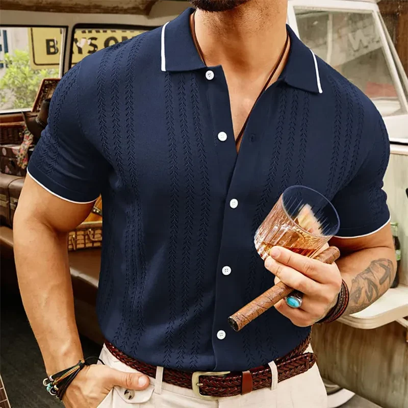 Polo de manga corta con solapa y botones de verano