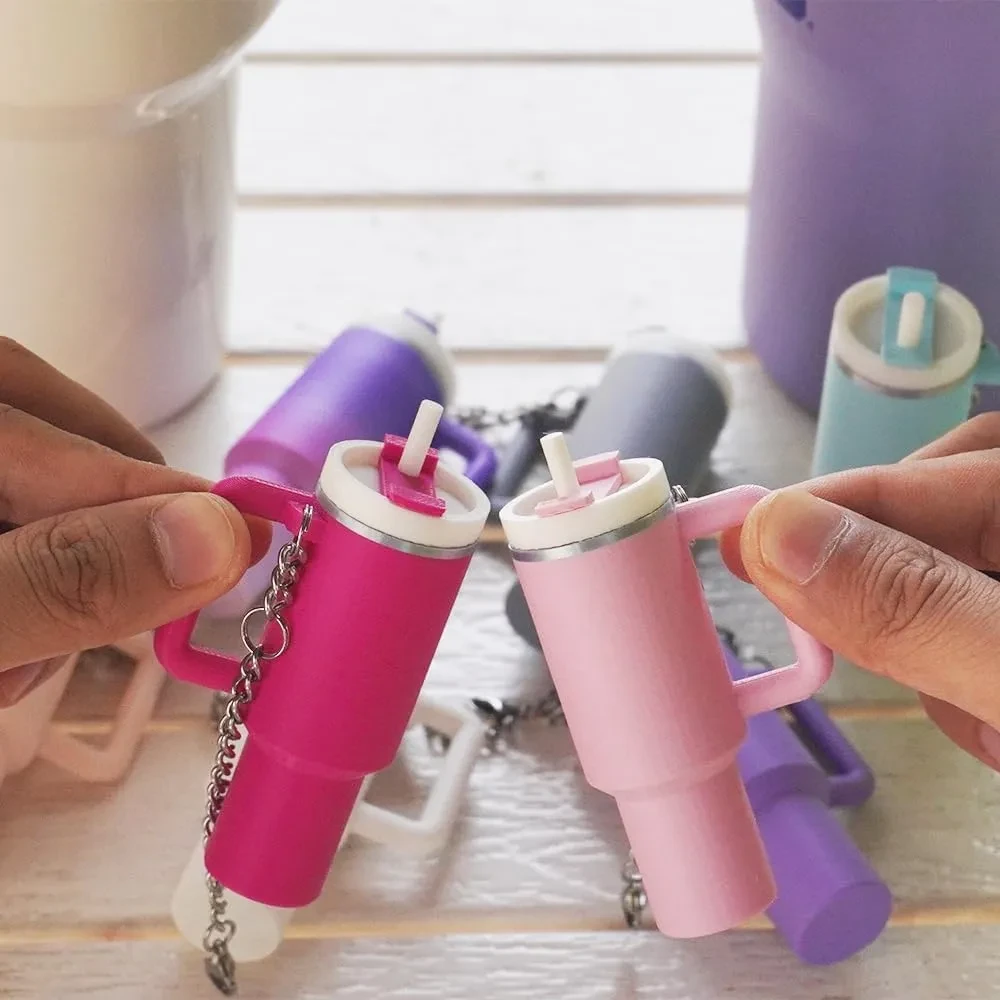 Lindo llavero de mini taza