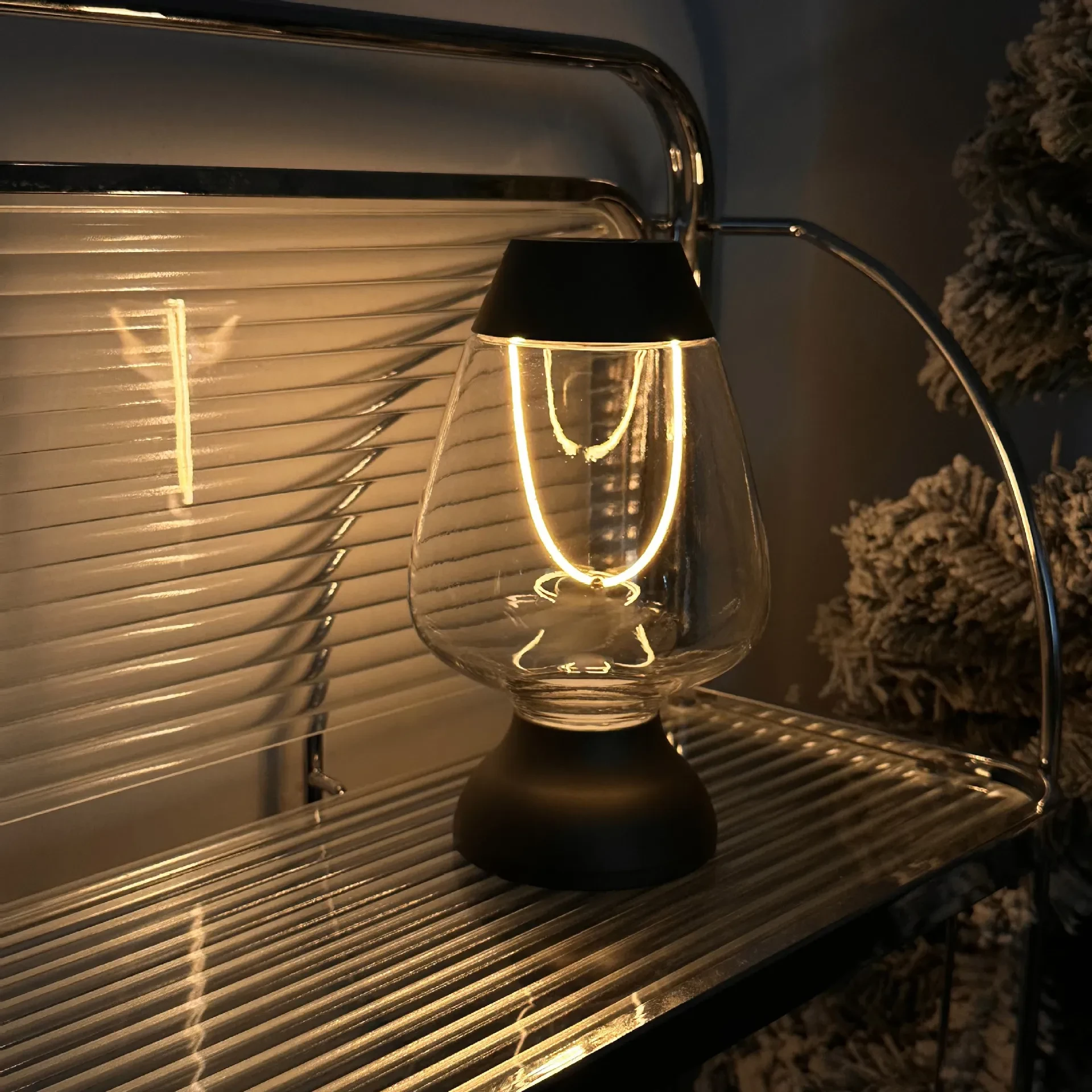 Lámpara de noche pequeña con luz LED táctil de carga para restaurante y bar