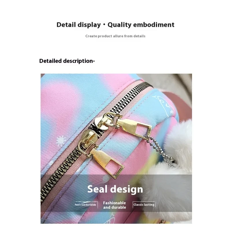 Mochila informal sencilla con textura de color caramelo para llevar en la mano