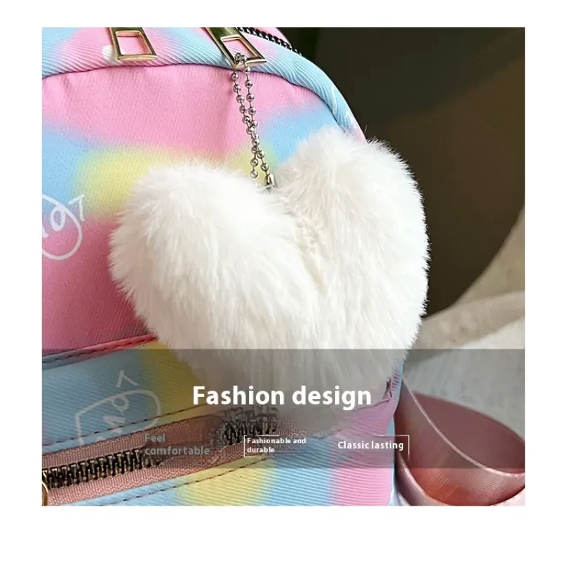 Mochila informal sencilla con textura de color caramelo para llevar en la mano