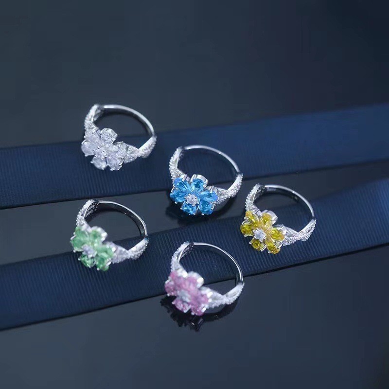 Anillo de plata de ley S925 con seis hojas de cristal y flor, elegante joya floral para mujer