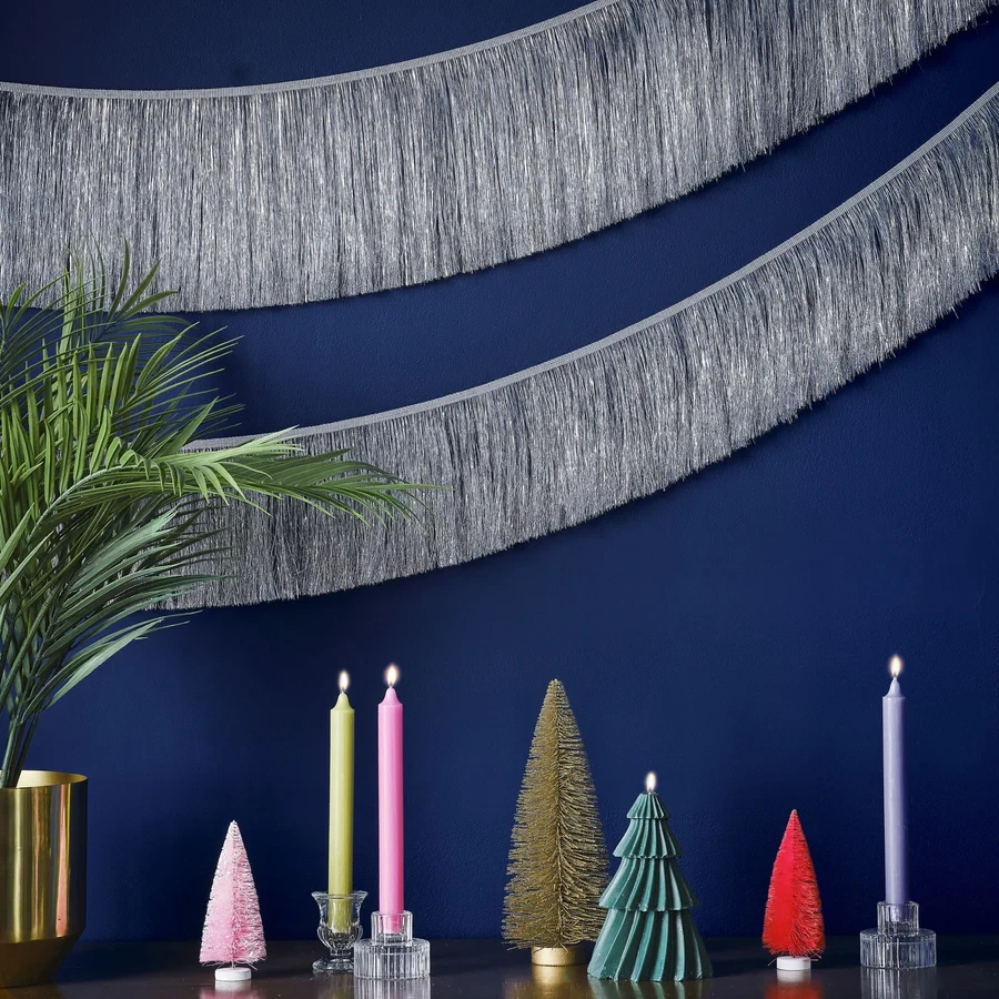 Decoración de guirnalda - Oropel plateado alegre y brillante