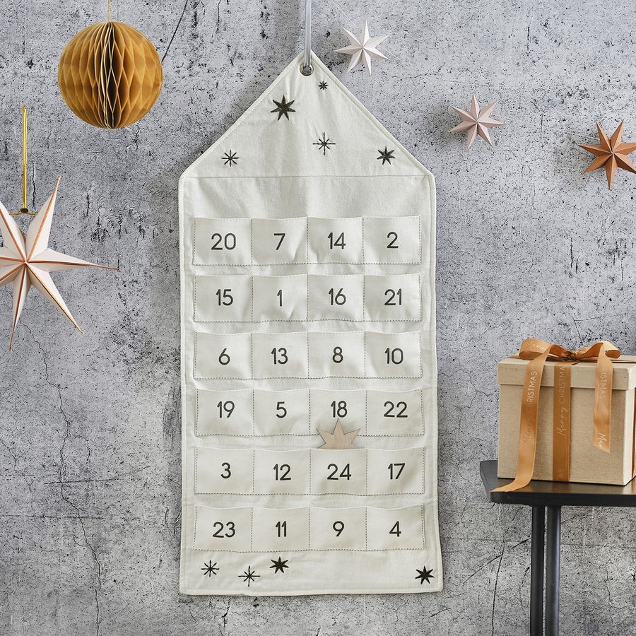 Calendario de Adviento de Tela - Cosy Copper con Estrella de Madera (68,8 cm)