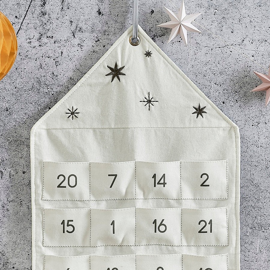 Calendario de Adviento de Tela - Cosy Copper con Estrella de Madera (68,8 cm)