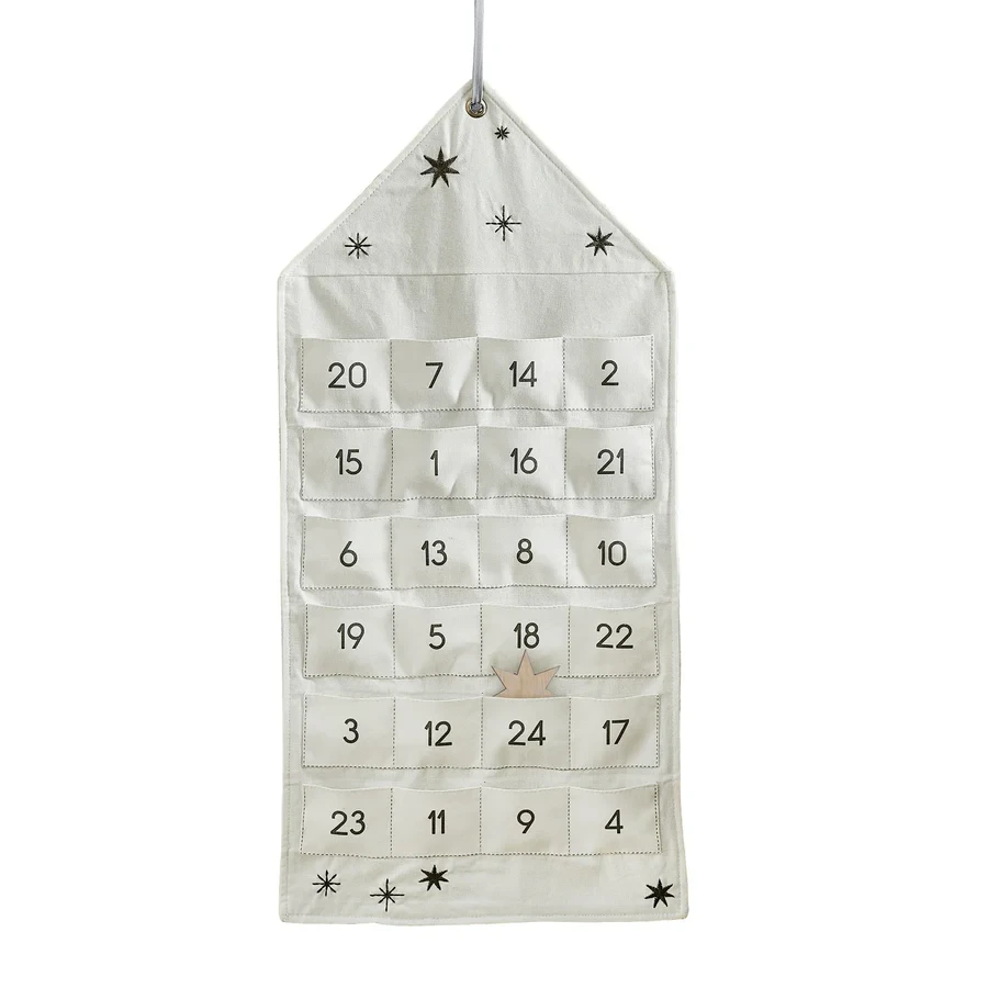 Calendario de Adviento de Tela - Cosy Copper con Estrella de Madera (68,8 cm)