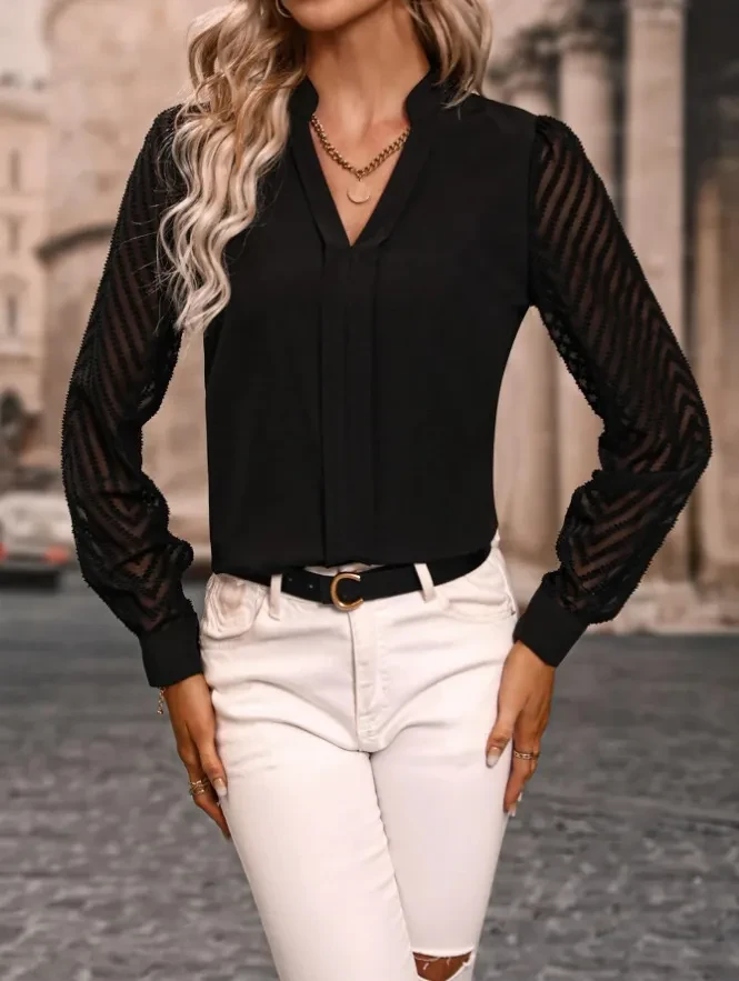 Camisa de gasa de manga larga con cuello en V y costuras de encaje en color liso