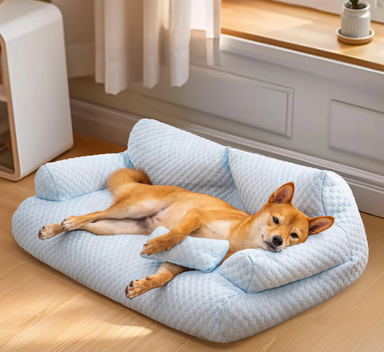 Cama refrescante de seda helada para mascotas, transpirable, lavable y cómoda.