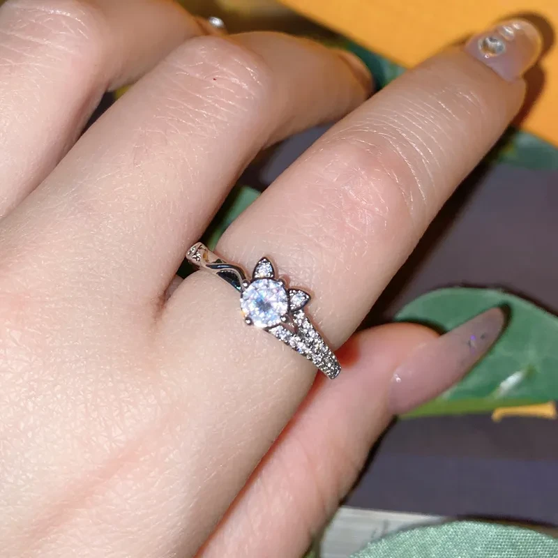 Anillo de orejas de gato de plata esterlina con diamante simulado: una joya elegante y encantadora.