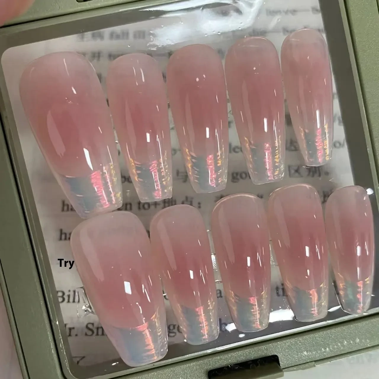 Manicura francesa plisada ruborizada hecha a mano para usar uñas postizas