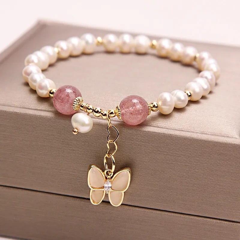 Pulsera de perla de agua dulce y cuarzo fresa: elegante pulsera con dije de mariposa de ópalo para mujer