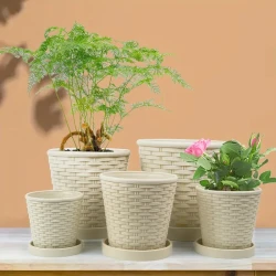 Un juego de cinco tamaños diferentes, una maceta de plástico sencilla con forma de bambú adecuada para decoración de interiores y exteriores, perfecta para plantar plantas verdes.