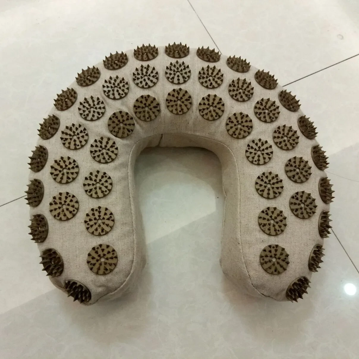 Almohada de acupuntura en forma de U de lino orgánico
