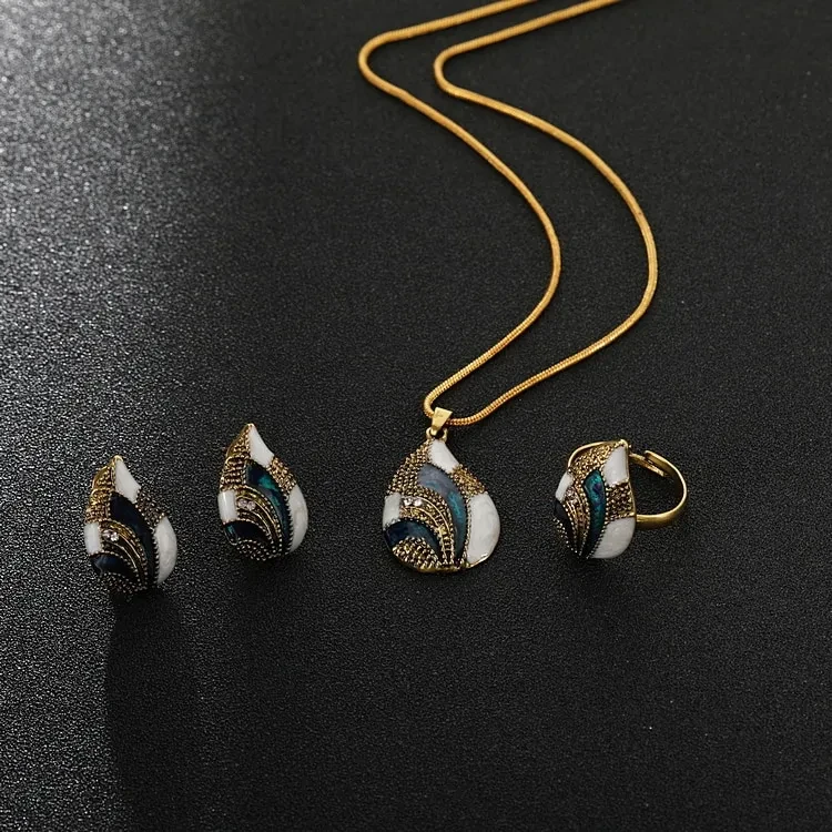 Conjunto de joyas de gota de agua
