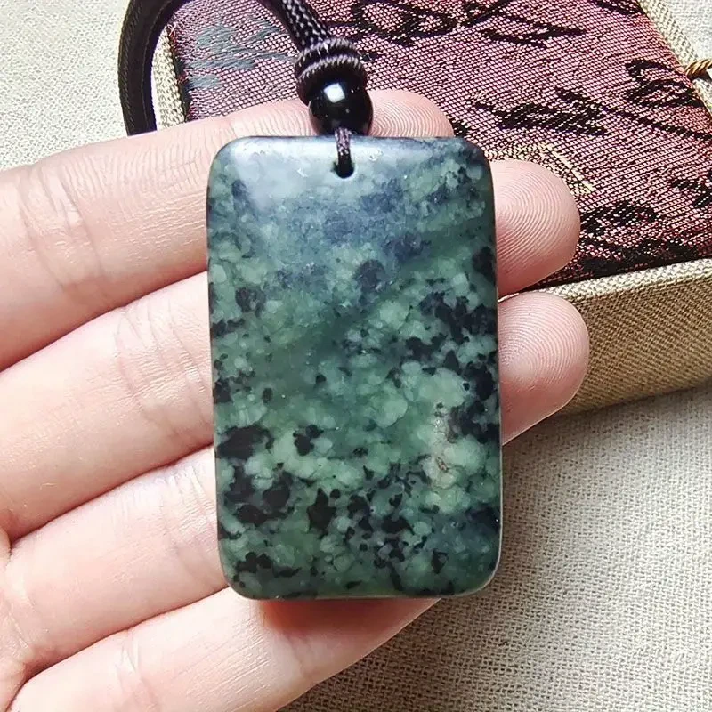 Collar con colgante de jade tibetano natural