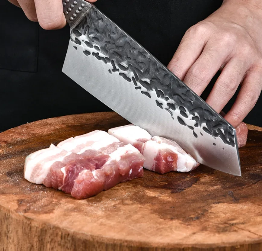 Cuchillo de acero inoxidable forjado a mano.