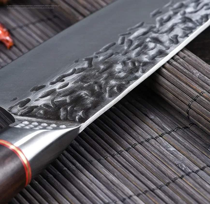 Cuchillo de acero inoxidable forjado a mano.