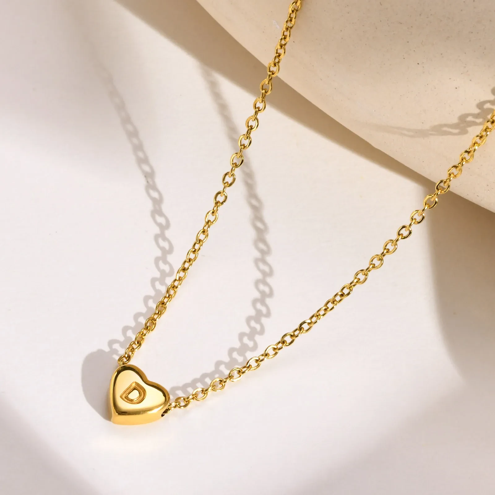 Collar con colgante de corazón de amor con 26 letras en inglés