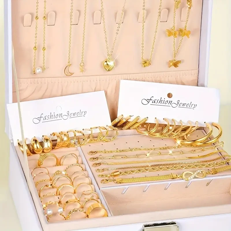 Conjunto de pulseras y anillos y tobilleras y pendientes dorados