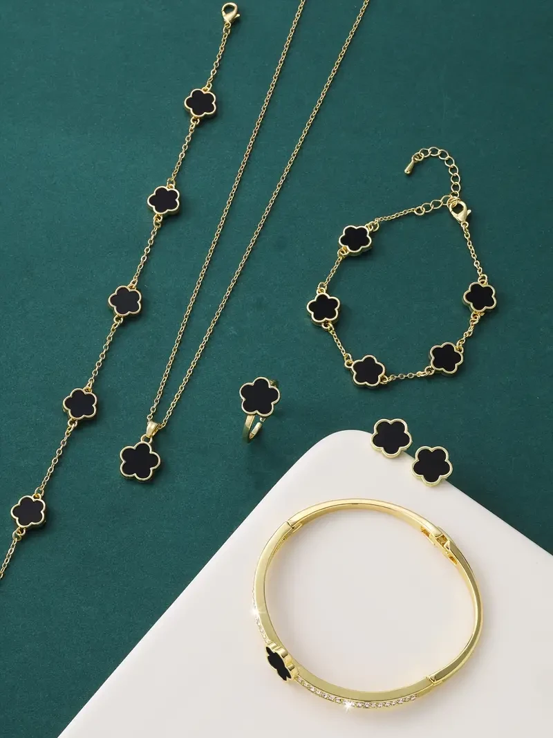 Elegante conjunto de joyas en forma de flor