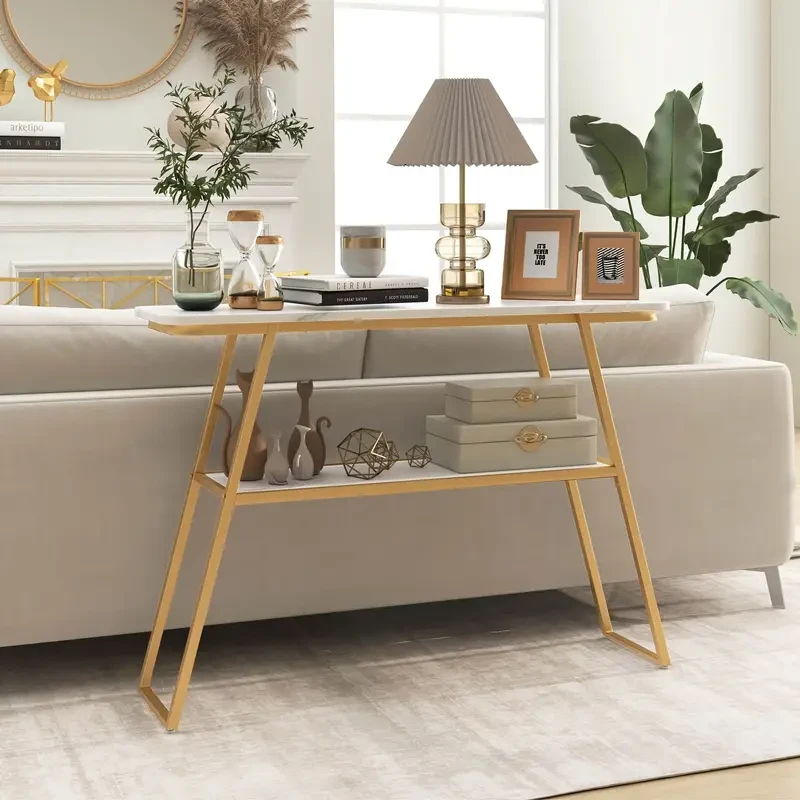 Consola estrecha de dos niveles para sofá de entrada con espacio de almacenamiento, estructura de metal dorado y tablero de madera.