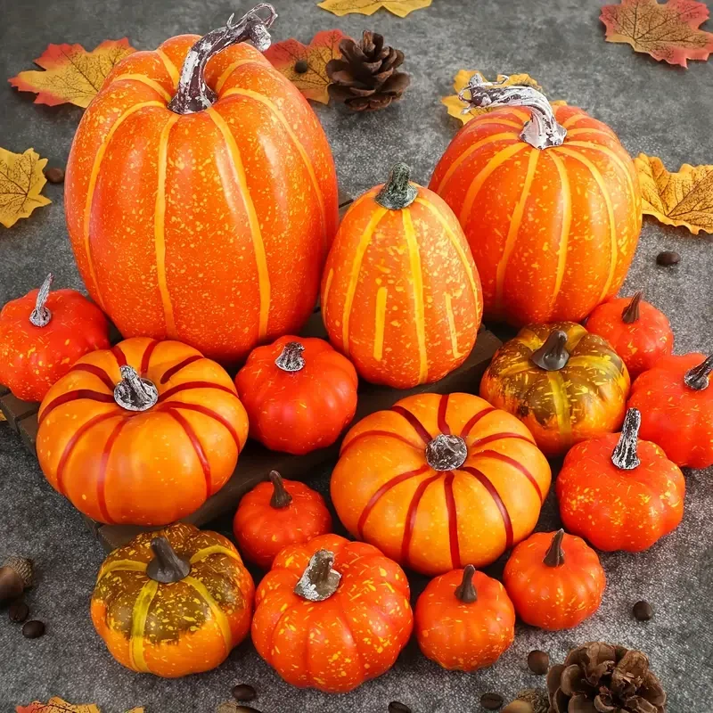 Decoraciones de calabaza de otoño: calabazas artificiales de espuma naranja de plástico, grandes y pequeñas, festivas para Halloween.