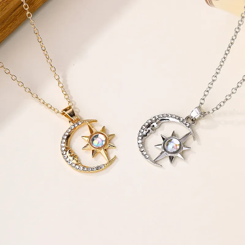 Collar con colgante de circonita y estrella lunar