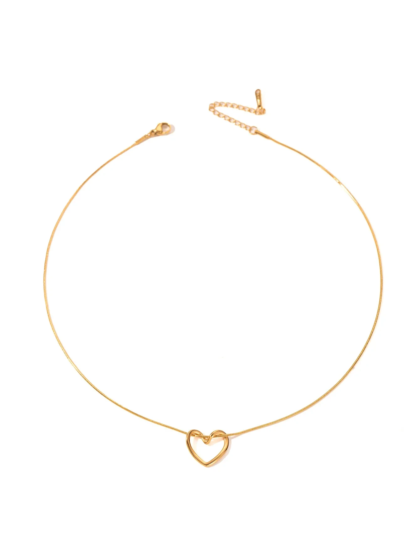 Collar con colgante de corazón hueco y retorcido de acero