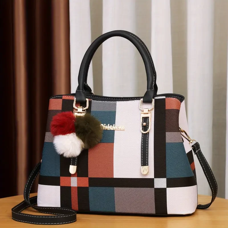 Bolso bandolera a cuadros con costuras de colores vibrantes
