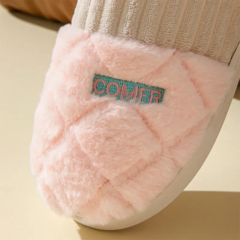 Zapatillas de casa con letras rómbicas sólidas