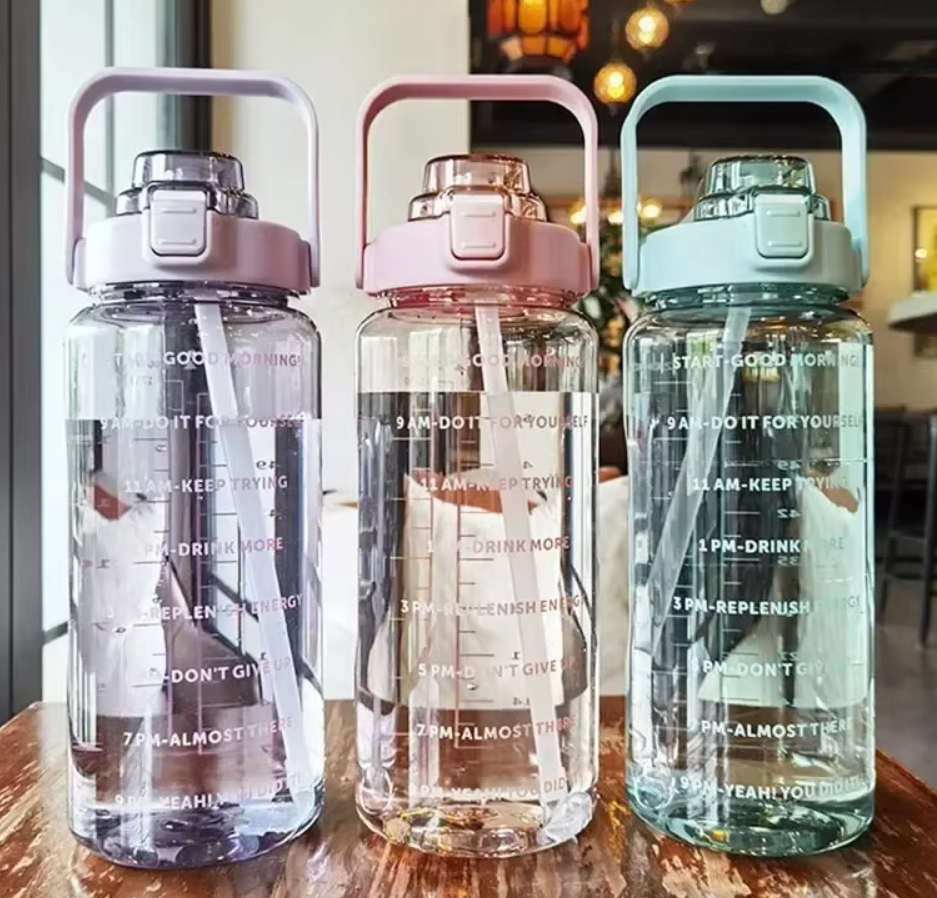 Botella de agua con pajita de 2 l