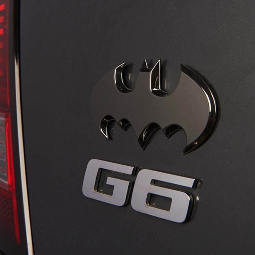 Calcomanía 3D de Batman de DC con emblemas de fan (negra)