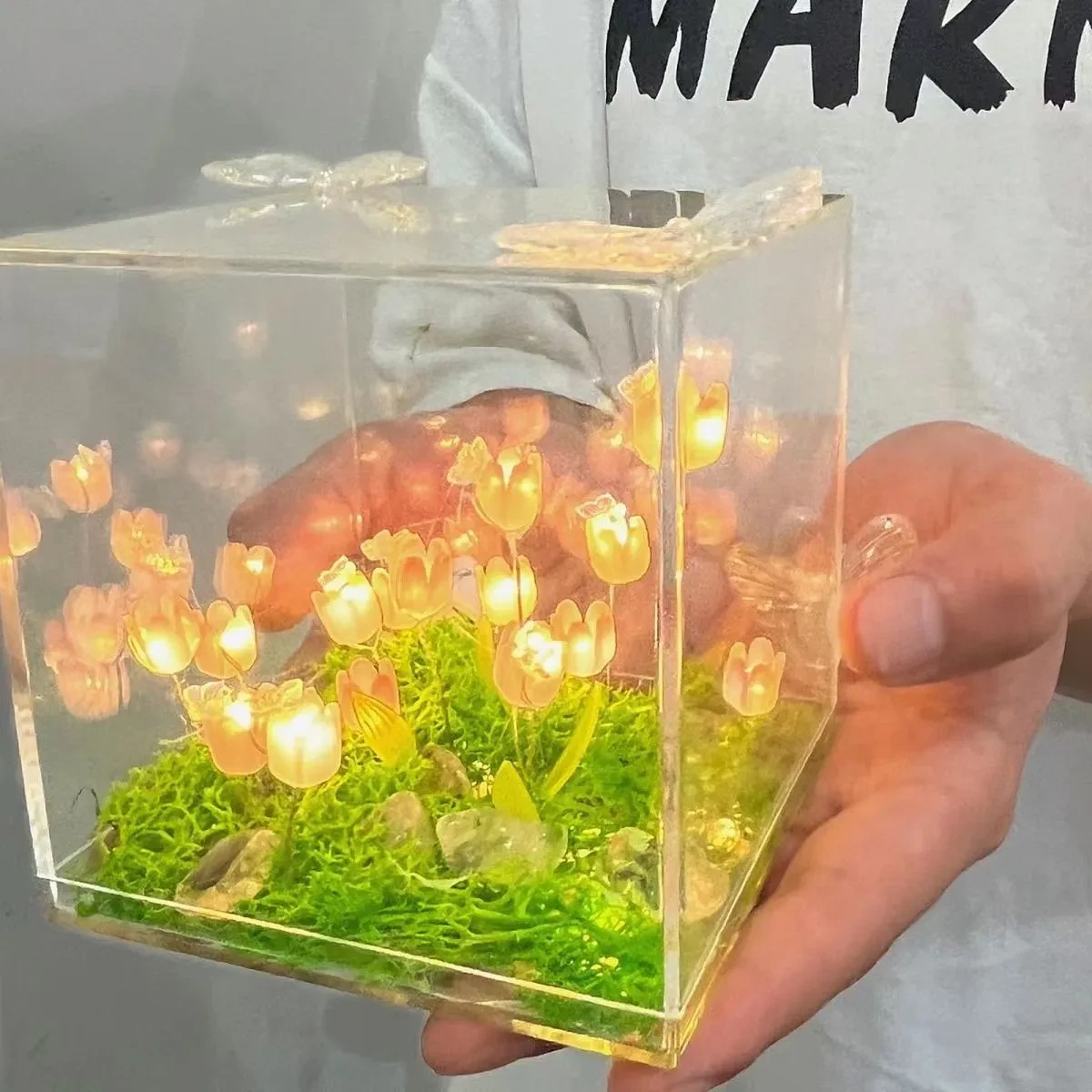 Lámpara de noche pequeña con forma de flor de tulipán