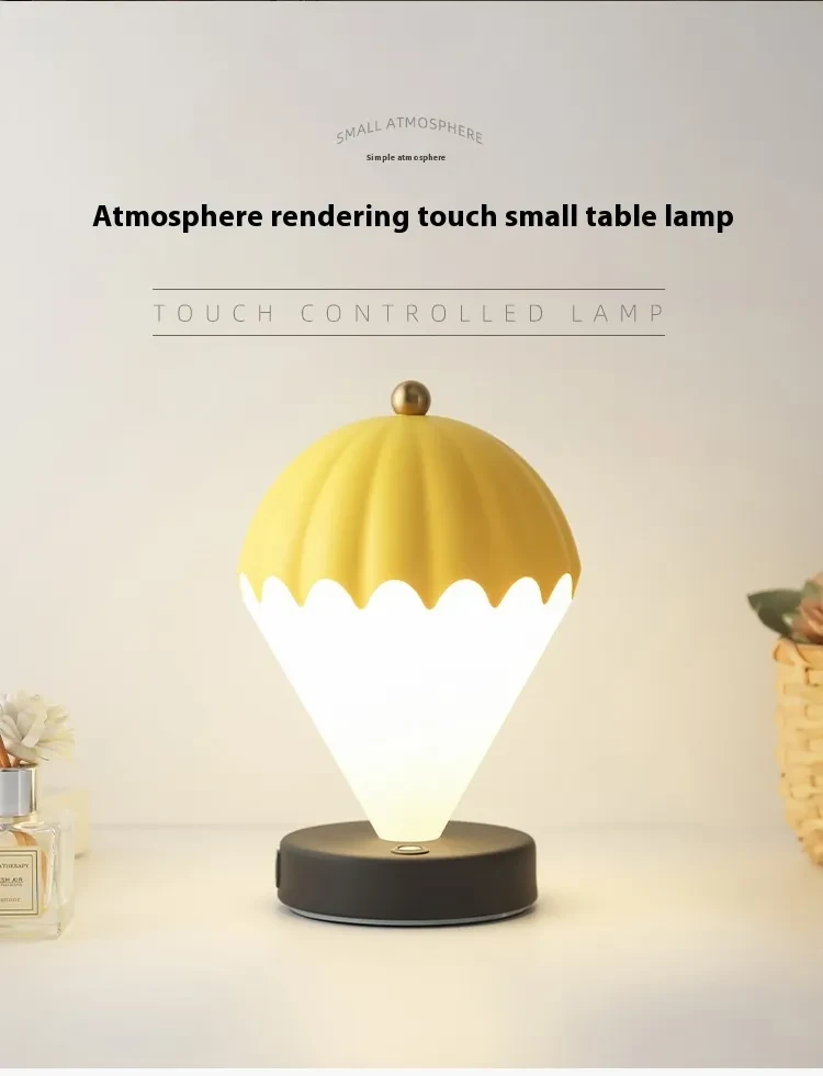 Decoración de mesita de noche con luz de globo aerostático para dormitorio