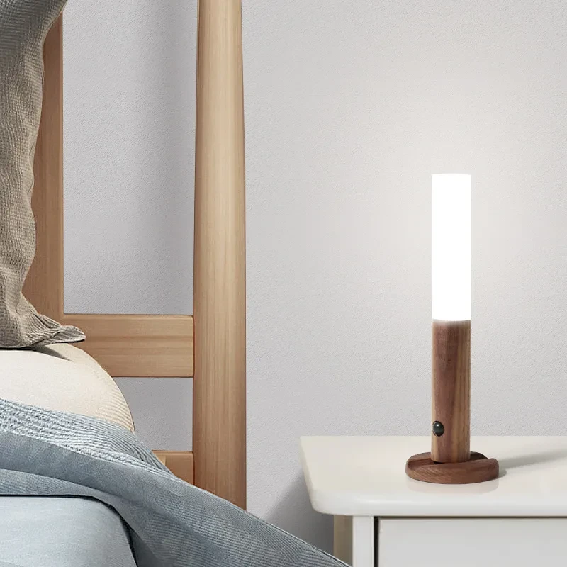 Luz nocturna inalámbrica de madera magnética para pasillos