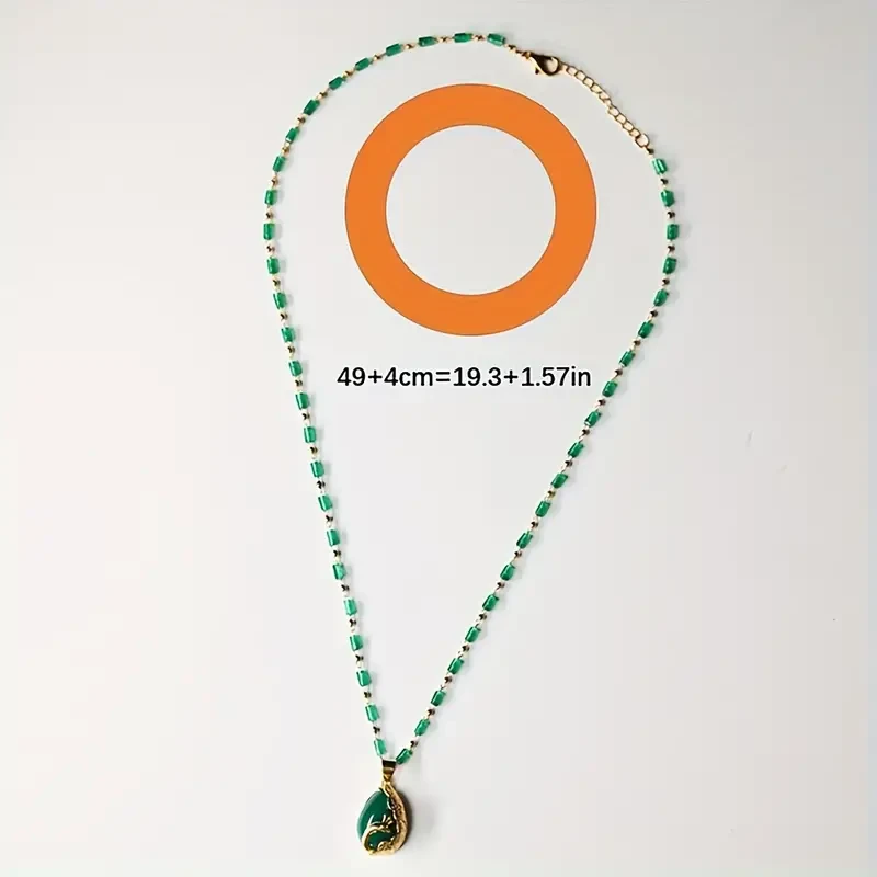 Elegante collar con colgante de pavo real