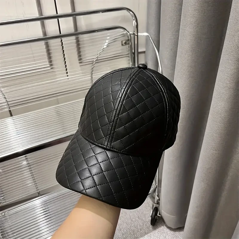 Gorra de béisbol de piel sintética acolchada para mujer