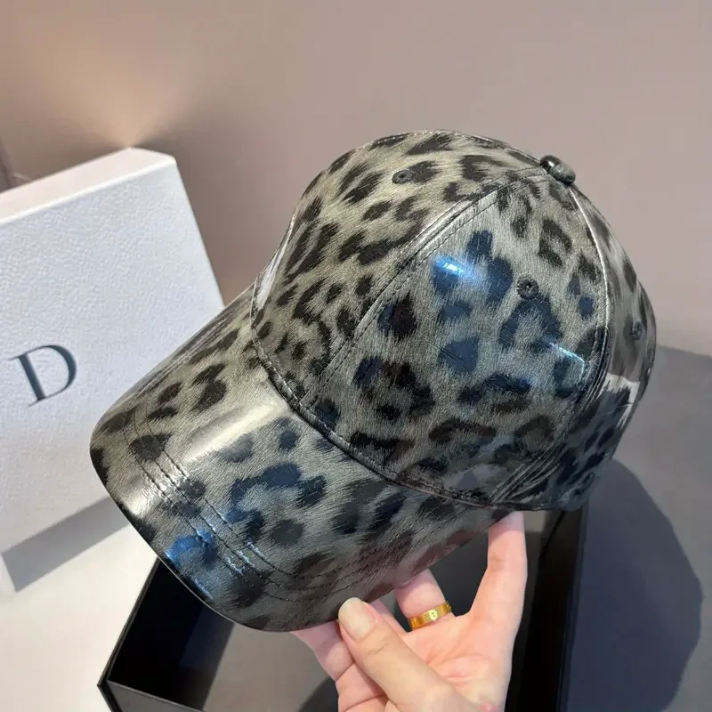 Gorra de béisbol de cuero sintético con estampado animal de lujo