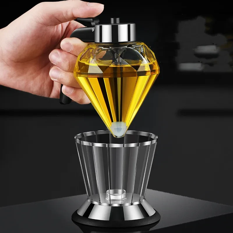 Jarra de aceite de cristal con forma de diamante