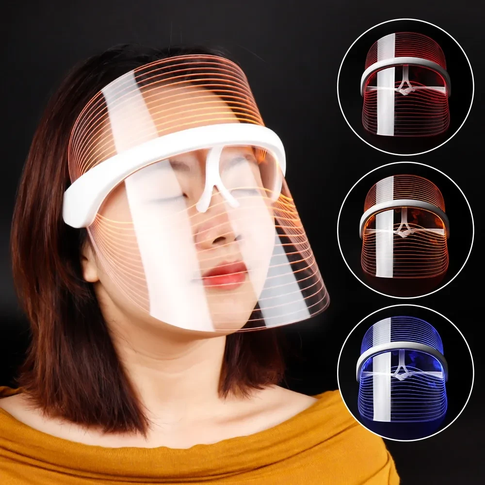Equipo de belleza con máscara de luz de color y bombilla pequeña