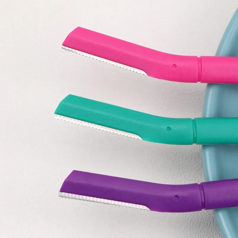 Cuchillo de seguridad para cejas con mango recto multicolor