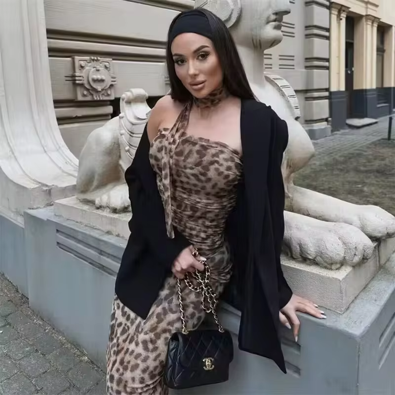 TRAF Top corto de tul con estampado de leopardo para mujer, top bandeau fruncido con hombros descubiertos, top de tubo sin mangas y espalda descubierta, tops sexys de verano 2024